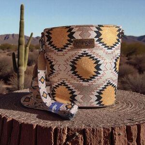 Wrangler Aztec Patterned Bag & Dusty